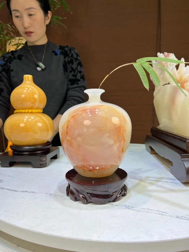 精品天然玉石花瓶摆件