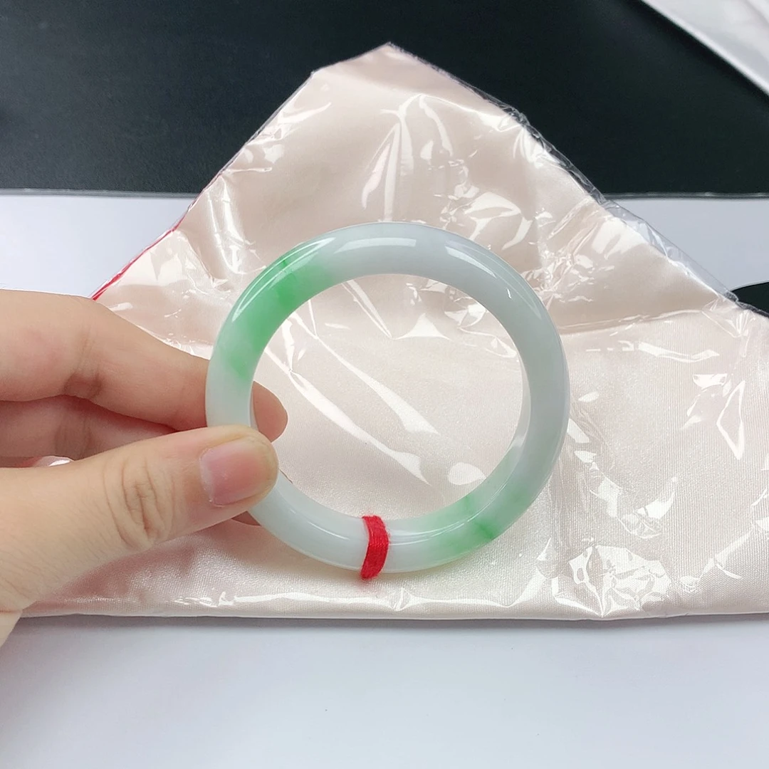 翡翠手镯未镶嵌翡翠372