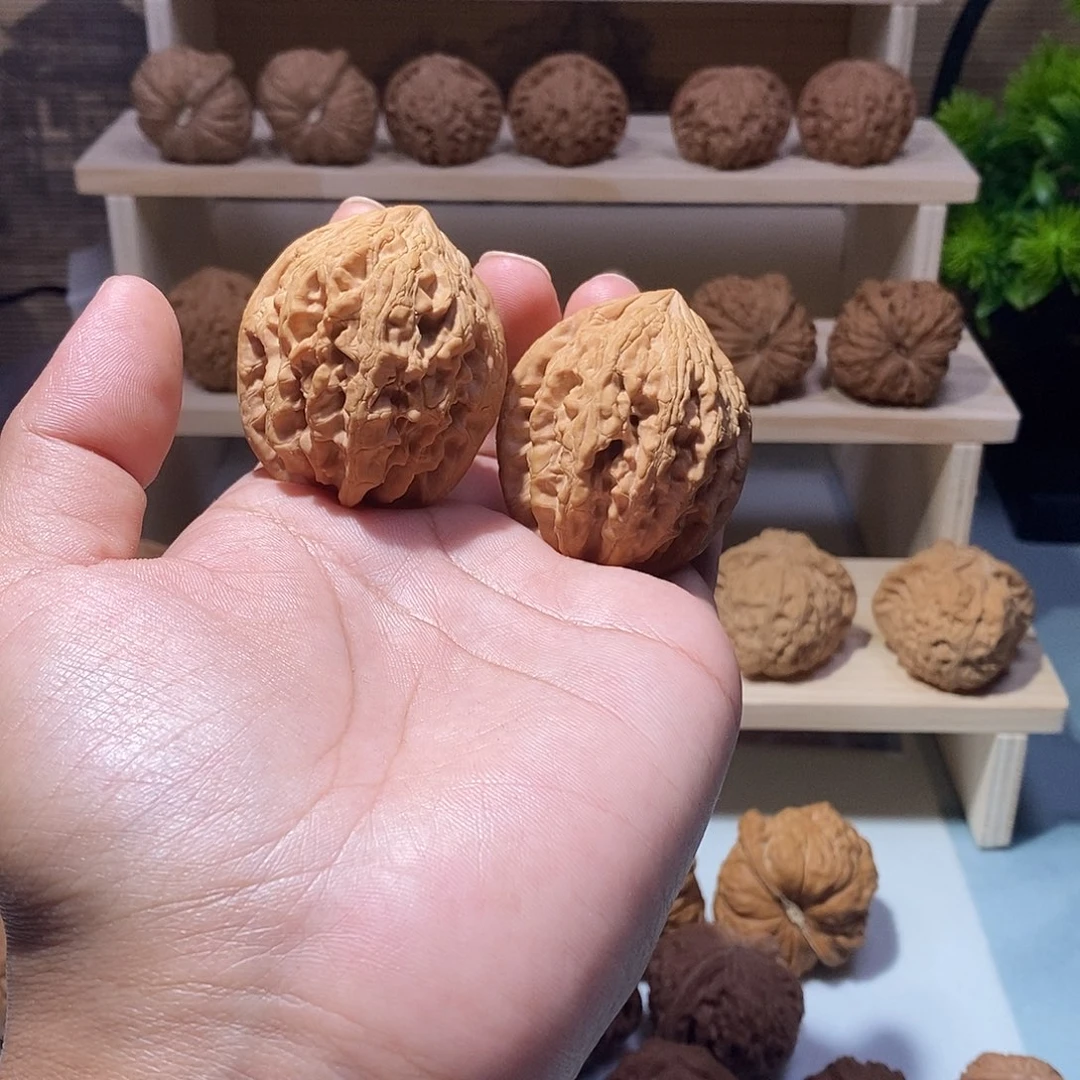 文玩核桃吊坠42.5尺大沽石，全品