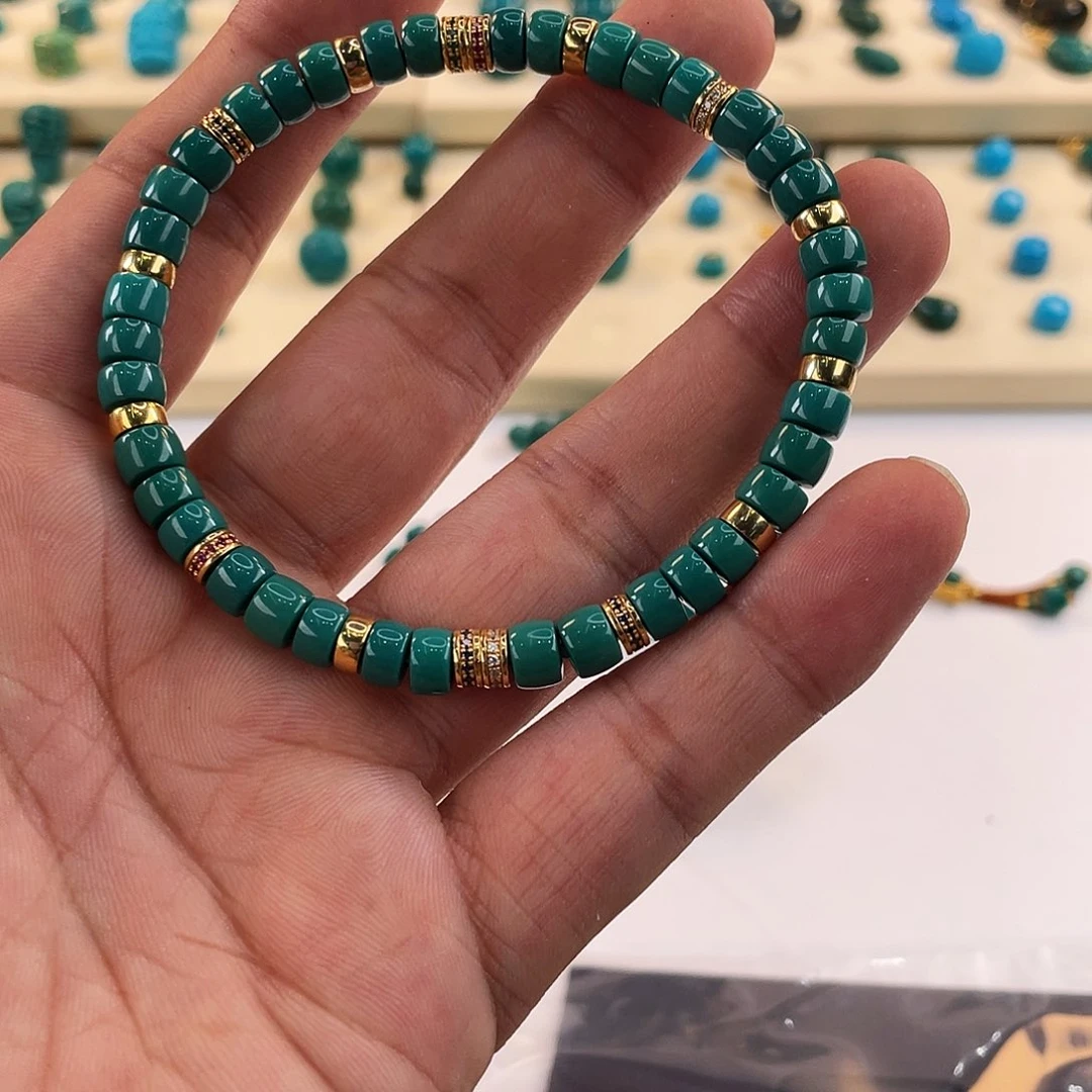 山***。绿松石未镶嵌颈饰