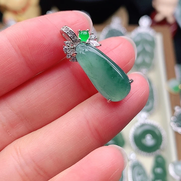 颈饰未镶嵌翡翠吊坠