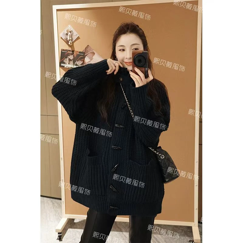 熙贝薇2【牛角扣毛衣】秋冬法式慵懒风立领针织开衫外套 G5556