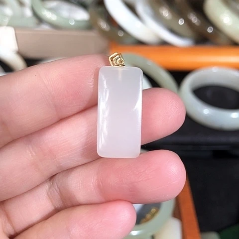 和田玉颈饰18K金镶嵌