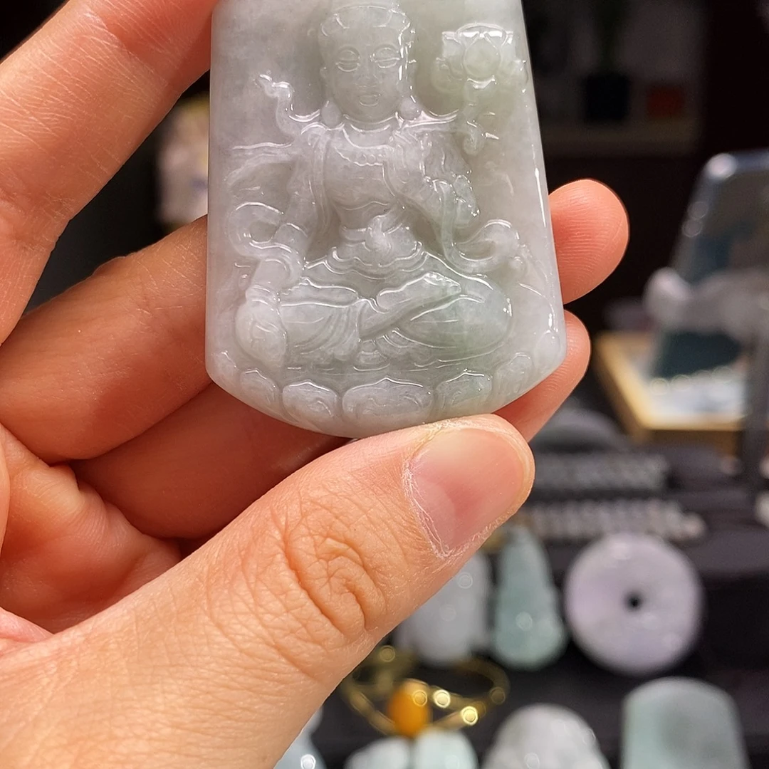 翡翠未镶嵌颈饰大势至