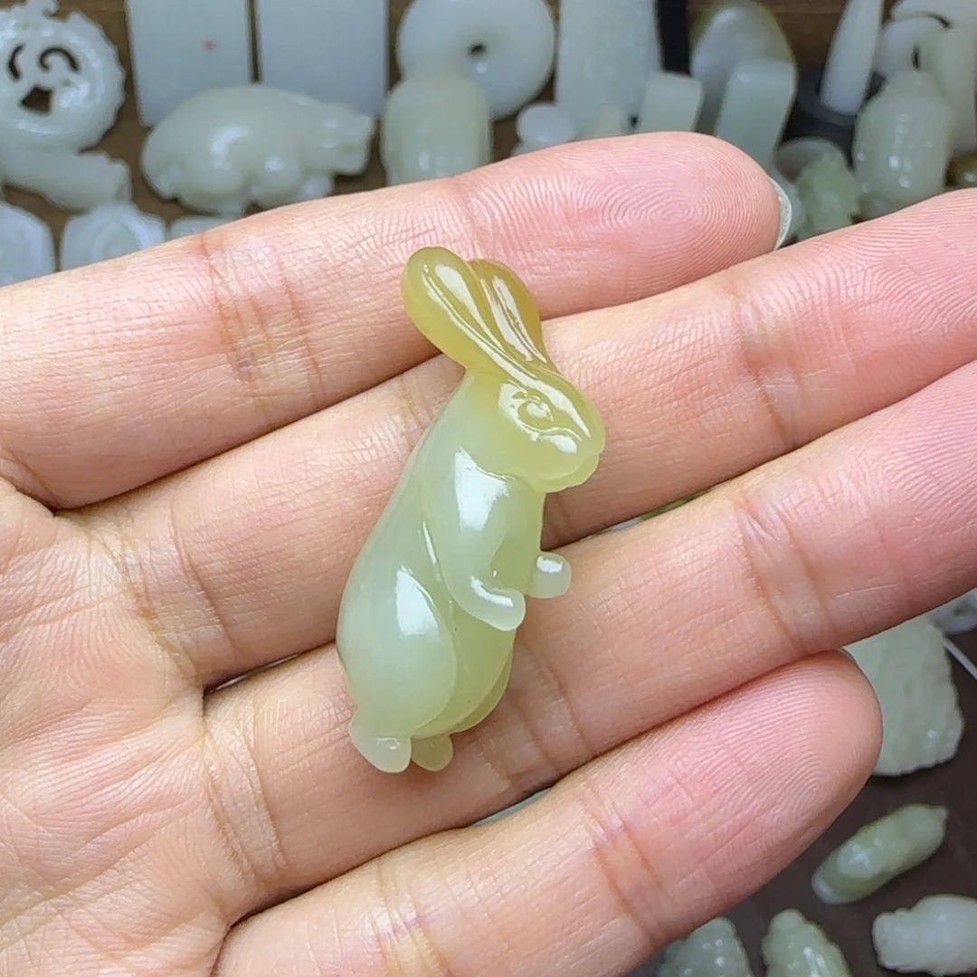 和田玉未镶嵌挂件兔子