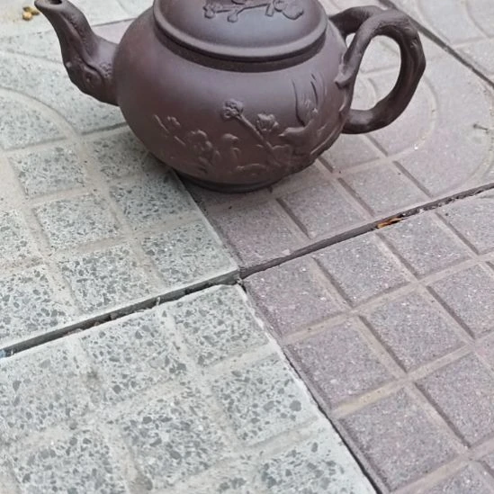 库存微瑕紫砂壶一个