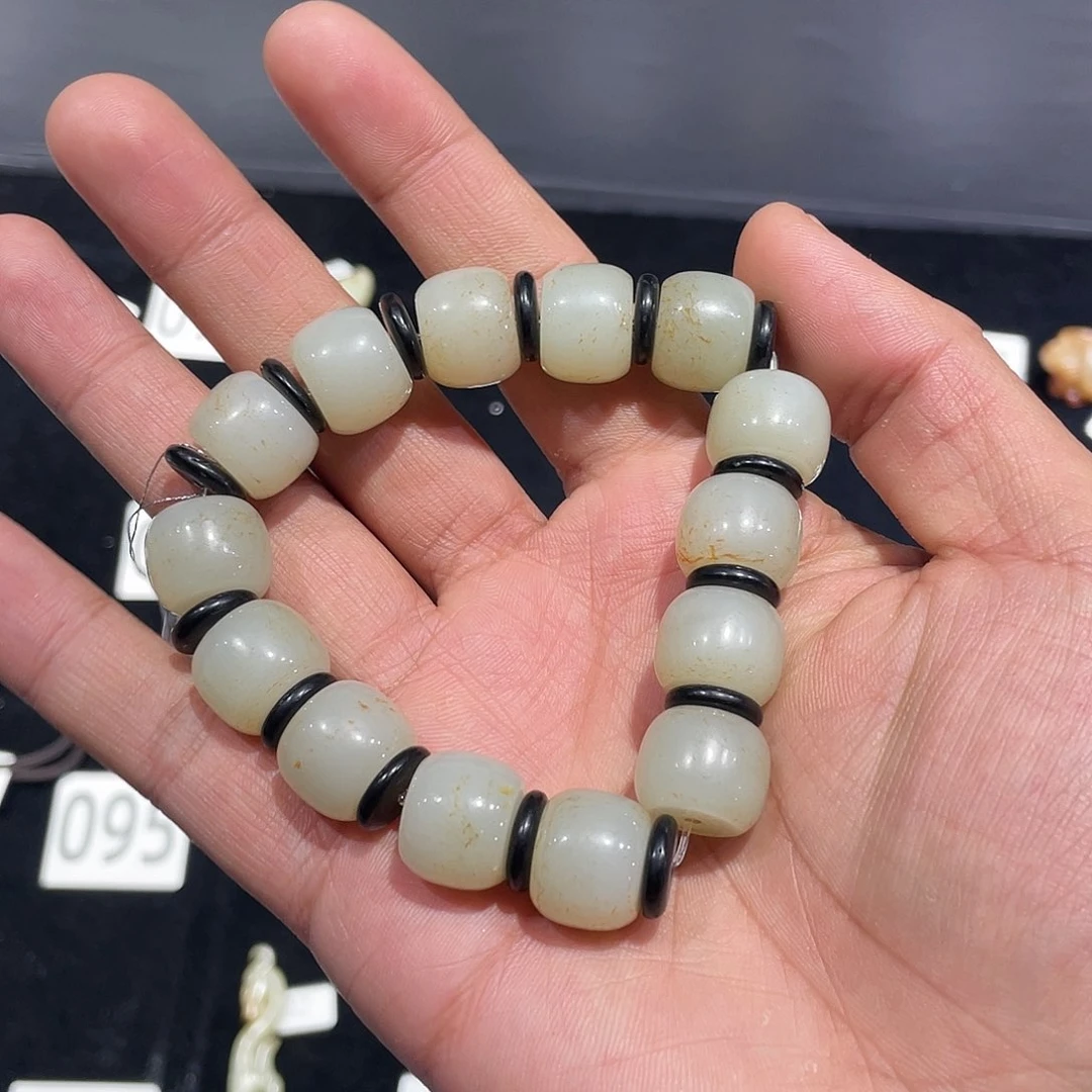 和田玉吊坠未镶嵌灰*牛