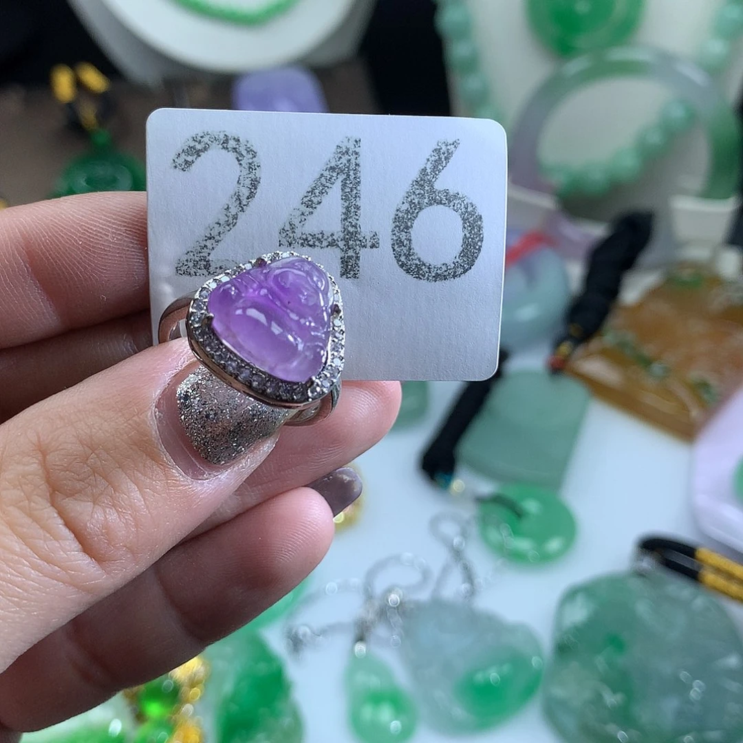 翡翠未镶嵌吊坠(赠链)