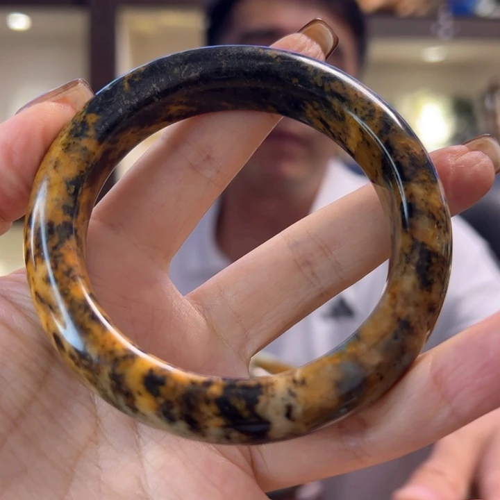 蛇纹石玉未镶嵌手镯口径62+