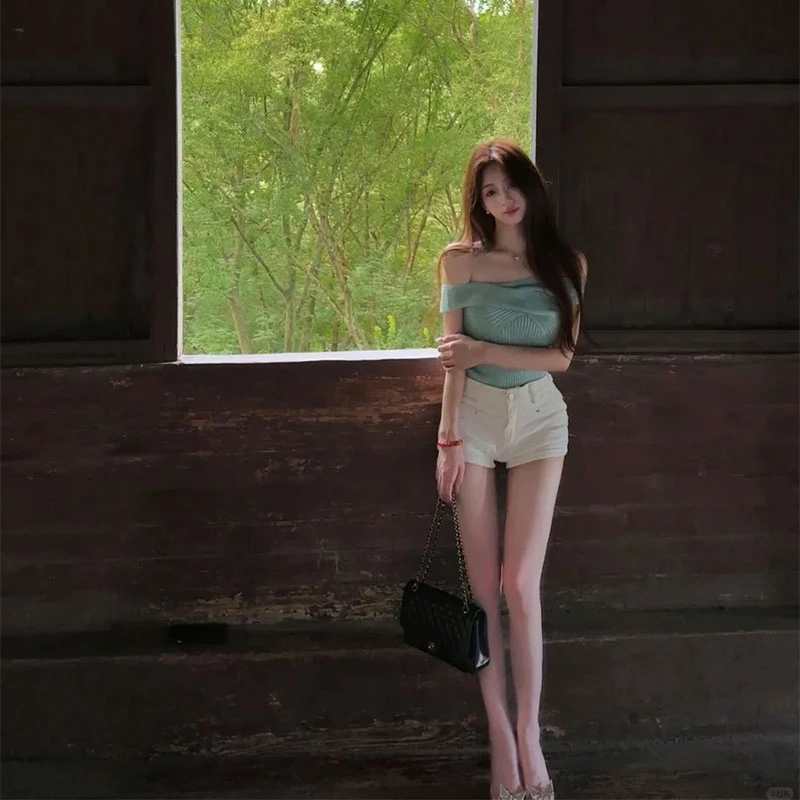 2025年夏季新款交叉一字肩针织短袖t恤女露肩上衣+高腰牛仔短裤女