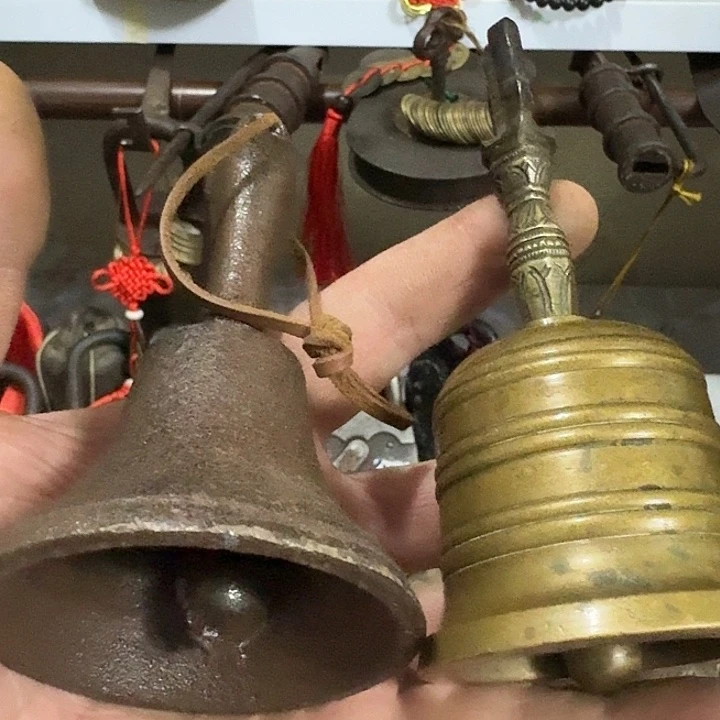 朱***哥铜和金两枚铜钱为纪念大会开幕当天