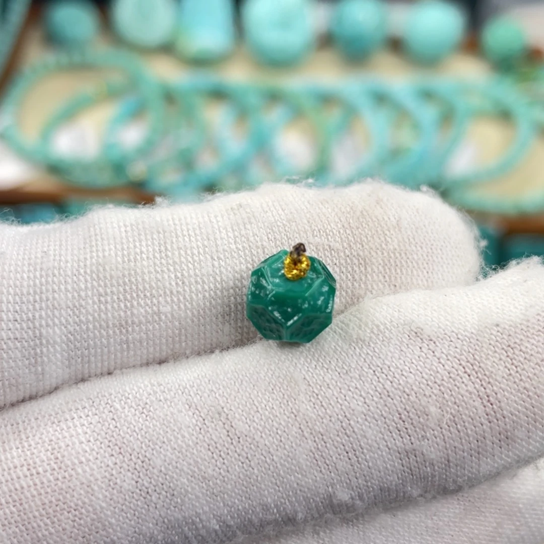 绿松石未镶嵌挂件