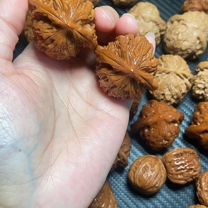 文玩核桃吊坠41虎头