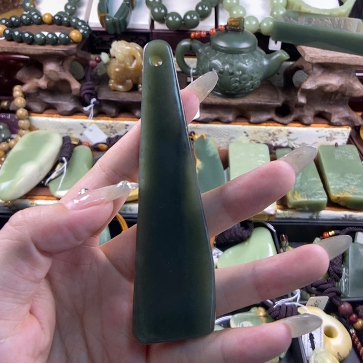 未镶嵌透闪石质玉把件
