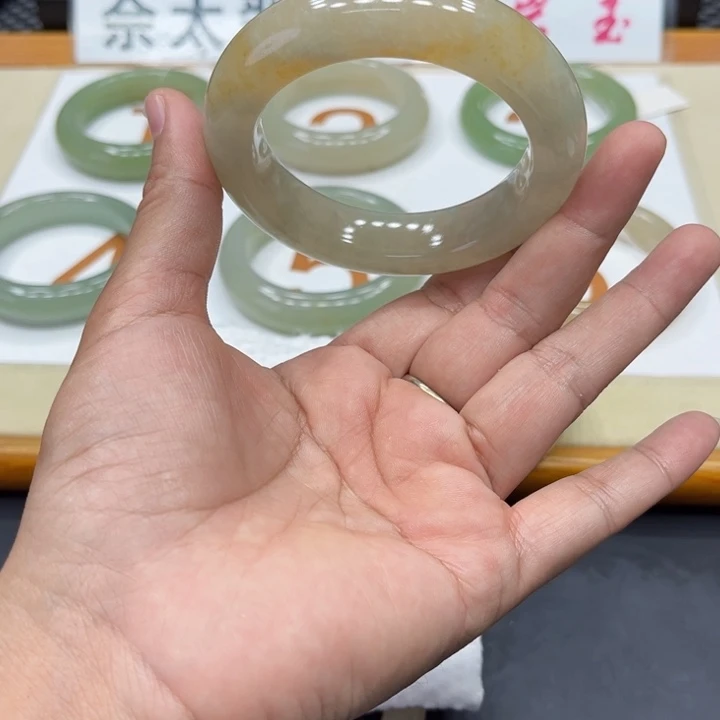 未镶嵌手镯石英质玉漂**云