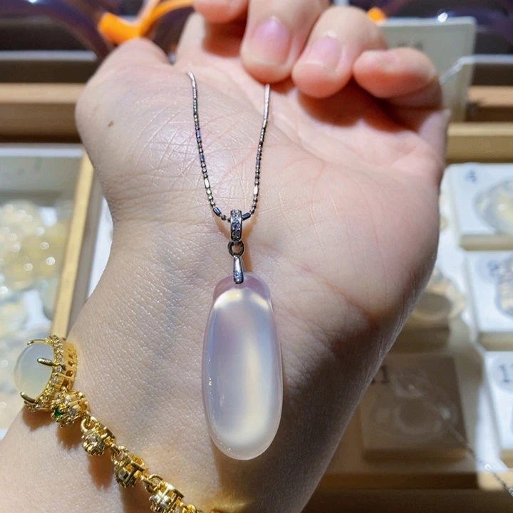 玛瑙/玉髓颈饰未镶嵌