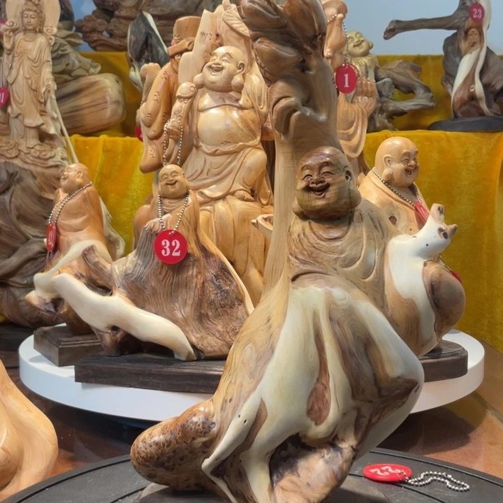 柏木（崖柏）玉***友崖柏  弥勒