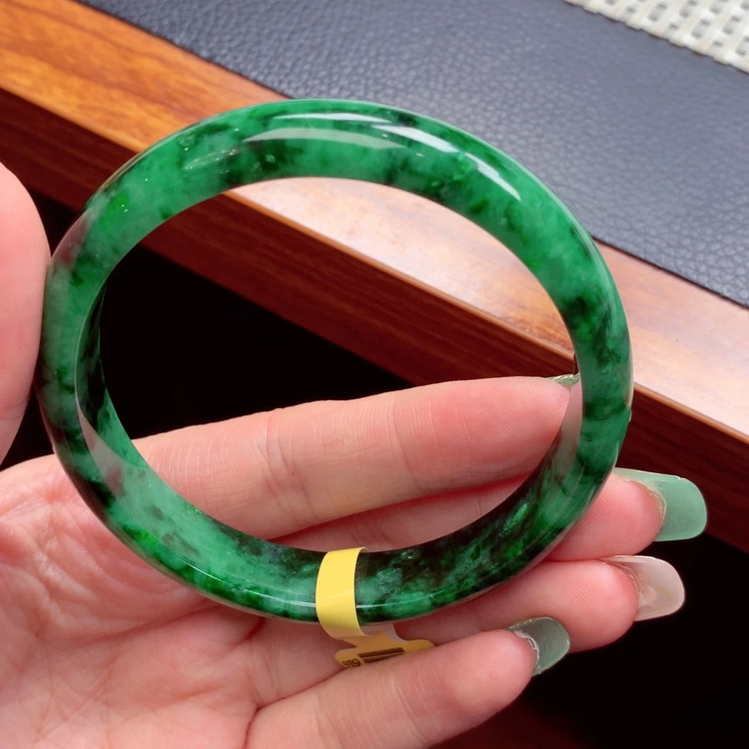 翡翠手镯未镶嵌缅甸