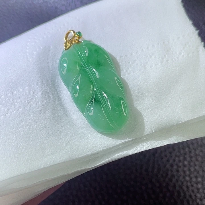 翡翠颈饰18K金镶嵌翡翠