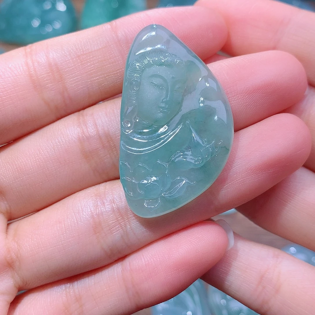 颈饰未镶嵌翡翠佛光天下