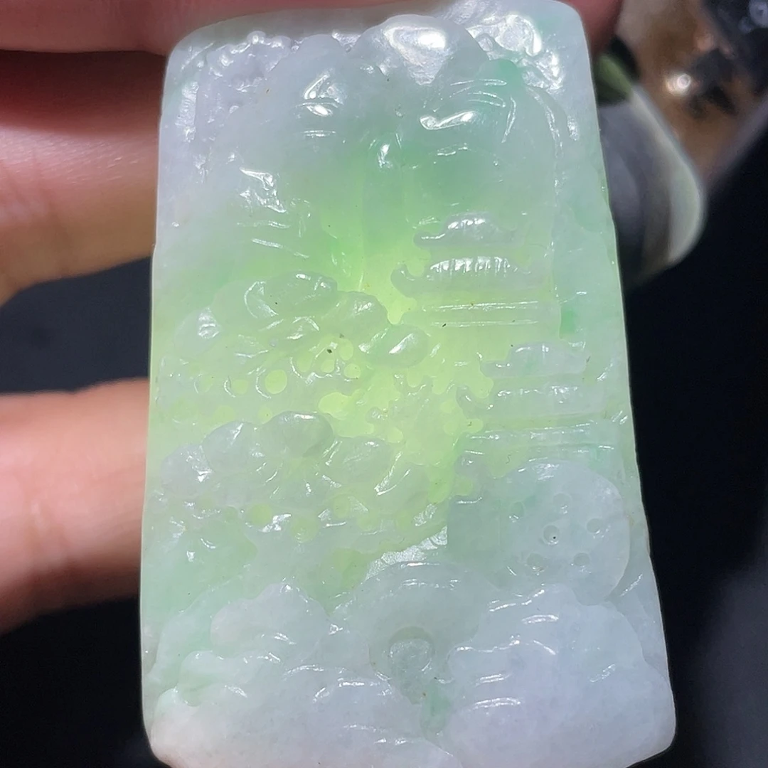 翡翠未镶嵌颈饰山水