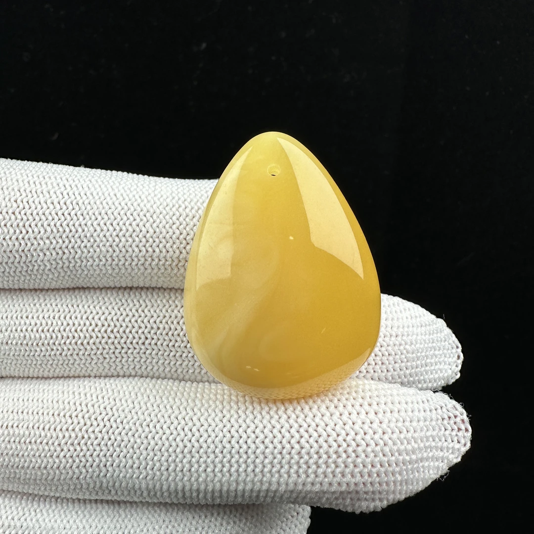 Y1261天然原矿蜜蜡 满蜡飘花水滴牌 27*36*13mm抖音基地质检发货