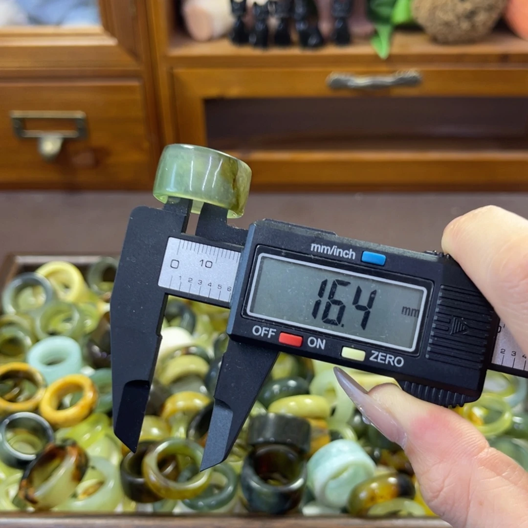 蛇纹石玉未镶嵌手镯64