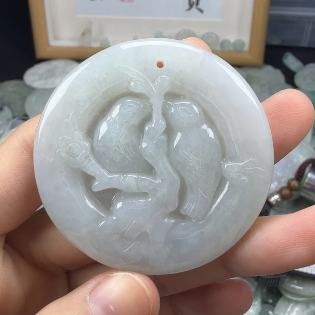 翡翠挂件未镶嵌翡翠