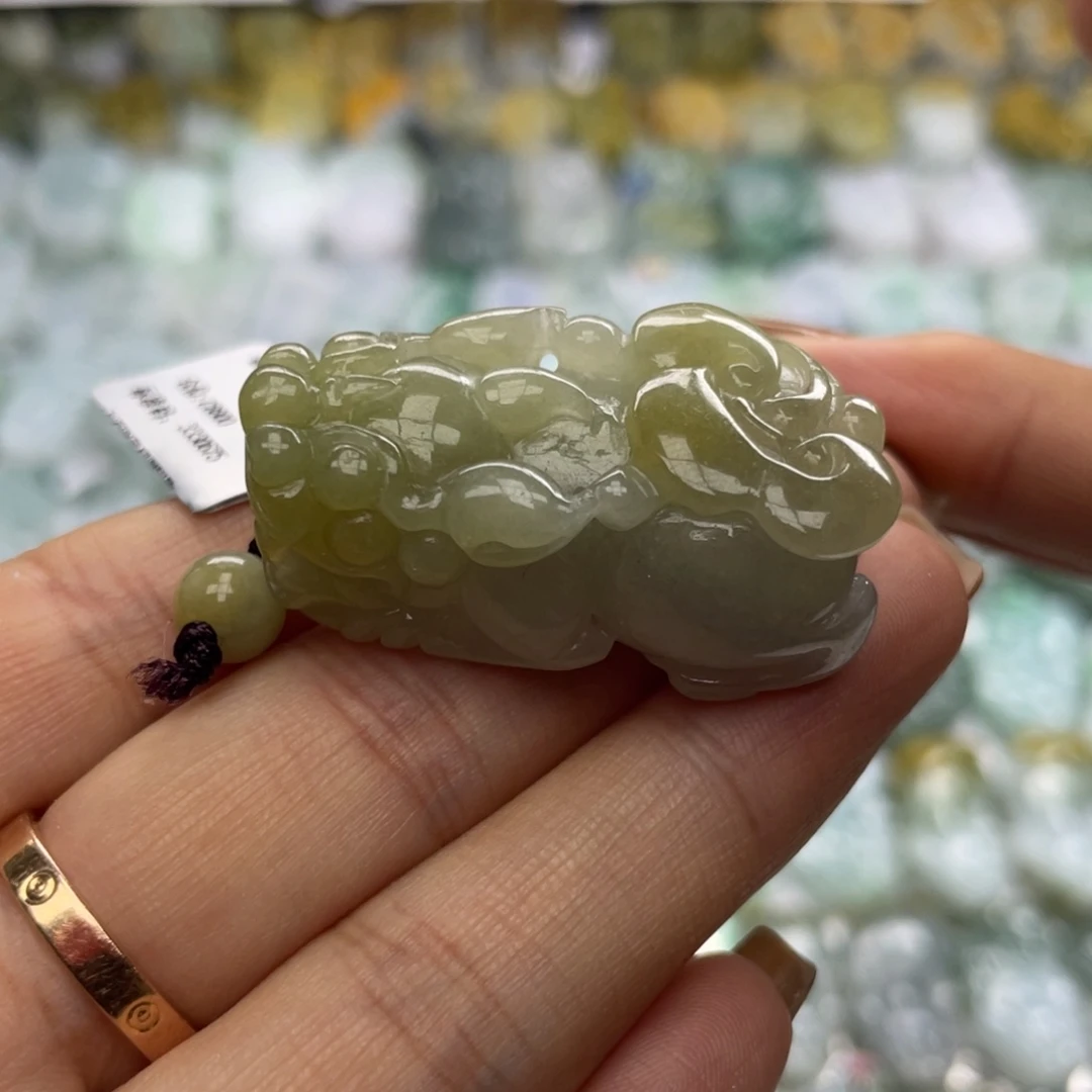 翡翠未镶嵌颈饰貔貅