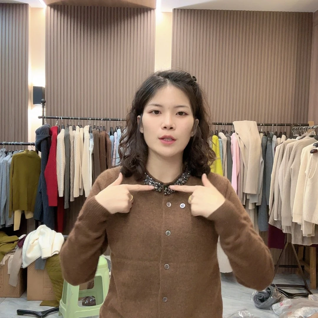 手缝领钻moro山羊绒开衫