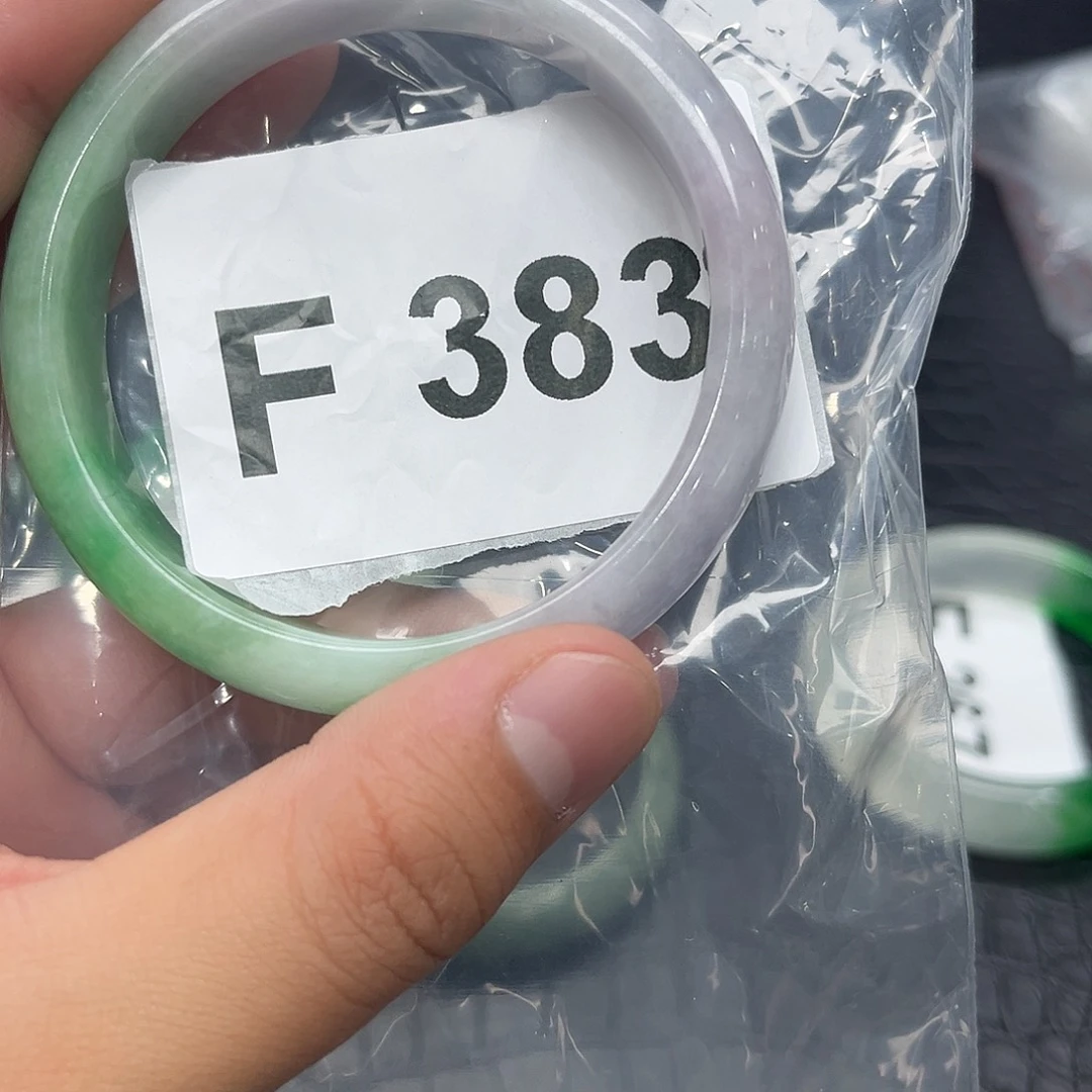 翡翠手镯未镶嵌默认瑕疵