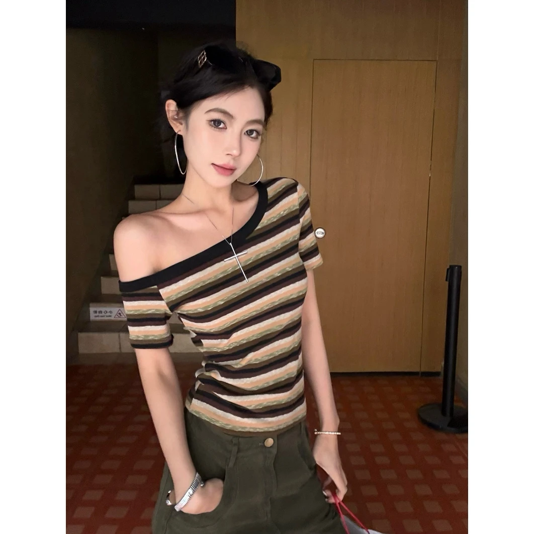 梦优莱美式复古辣妹风撞色条纹斜肩短袖T恤女夏季新款不规则上衣