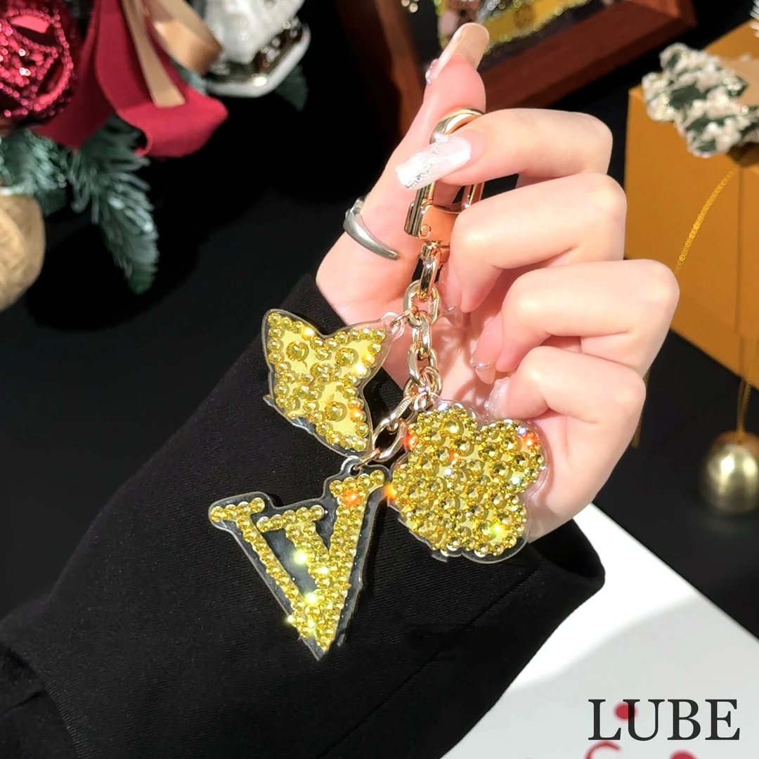 【奶芙芙四叶草】歪歪高定施华洛手工钻手机链适用于安卓苹果手机壳