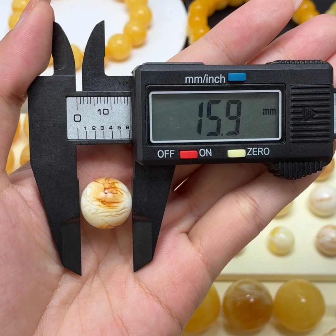 琥珀未镶嵌颈饰乌料沁白虎皮纹圆珠15.9mm