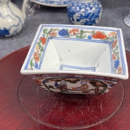 L***4壶一个五彩人物故事方碗