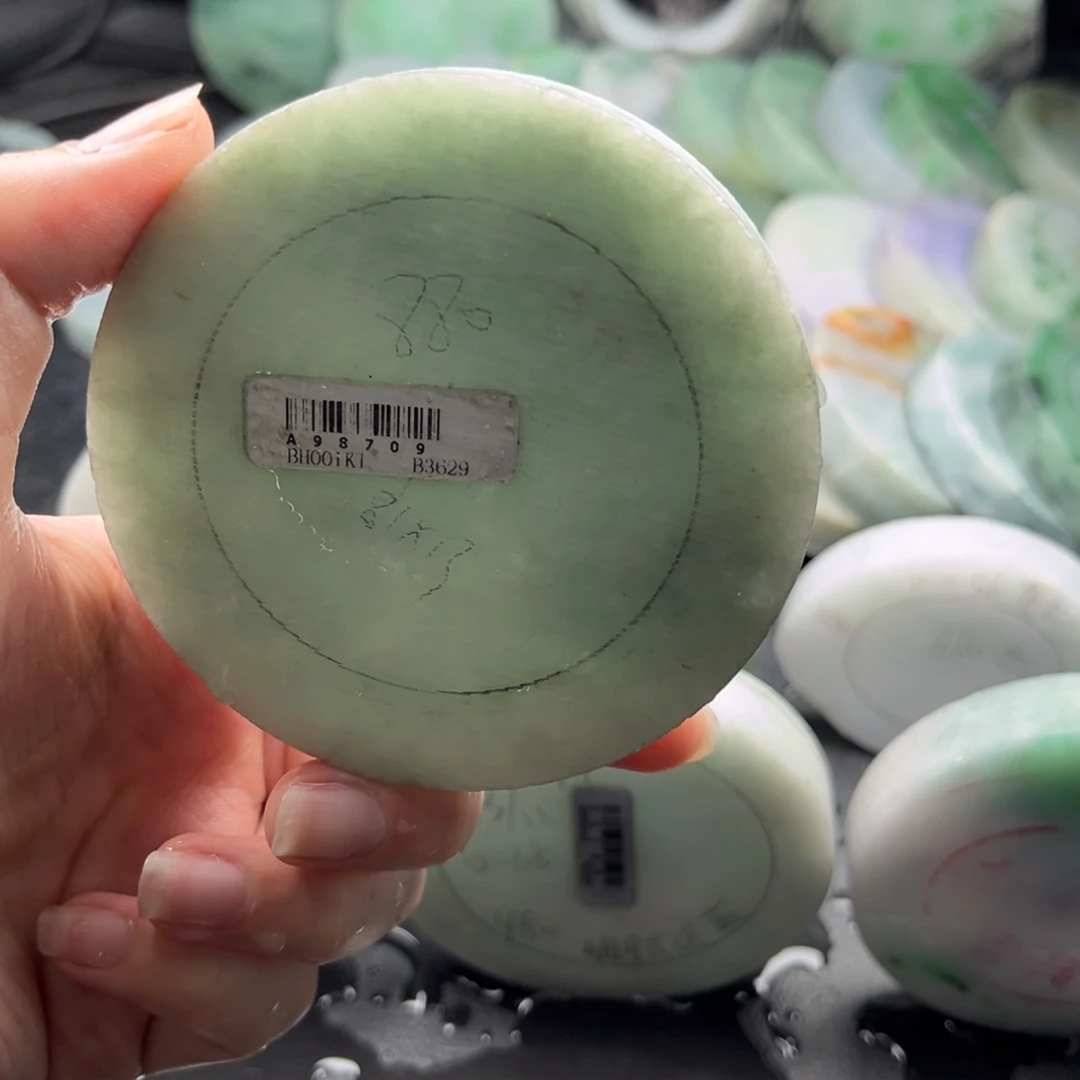 未镶嵌翡翠手镯定制翡翠