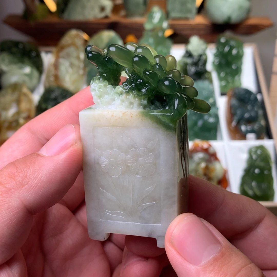 岫玉未镶嵌小摆件