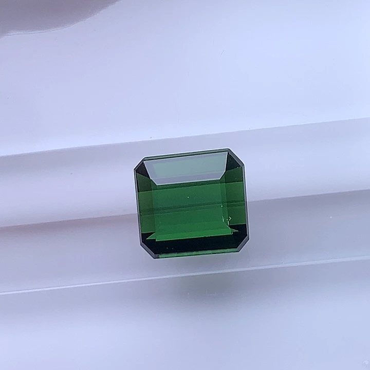 珠宝半成品碧玺未镶嵌3.69克拉