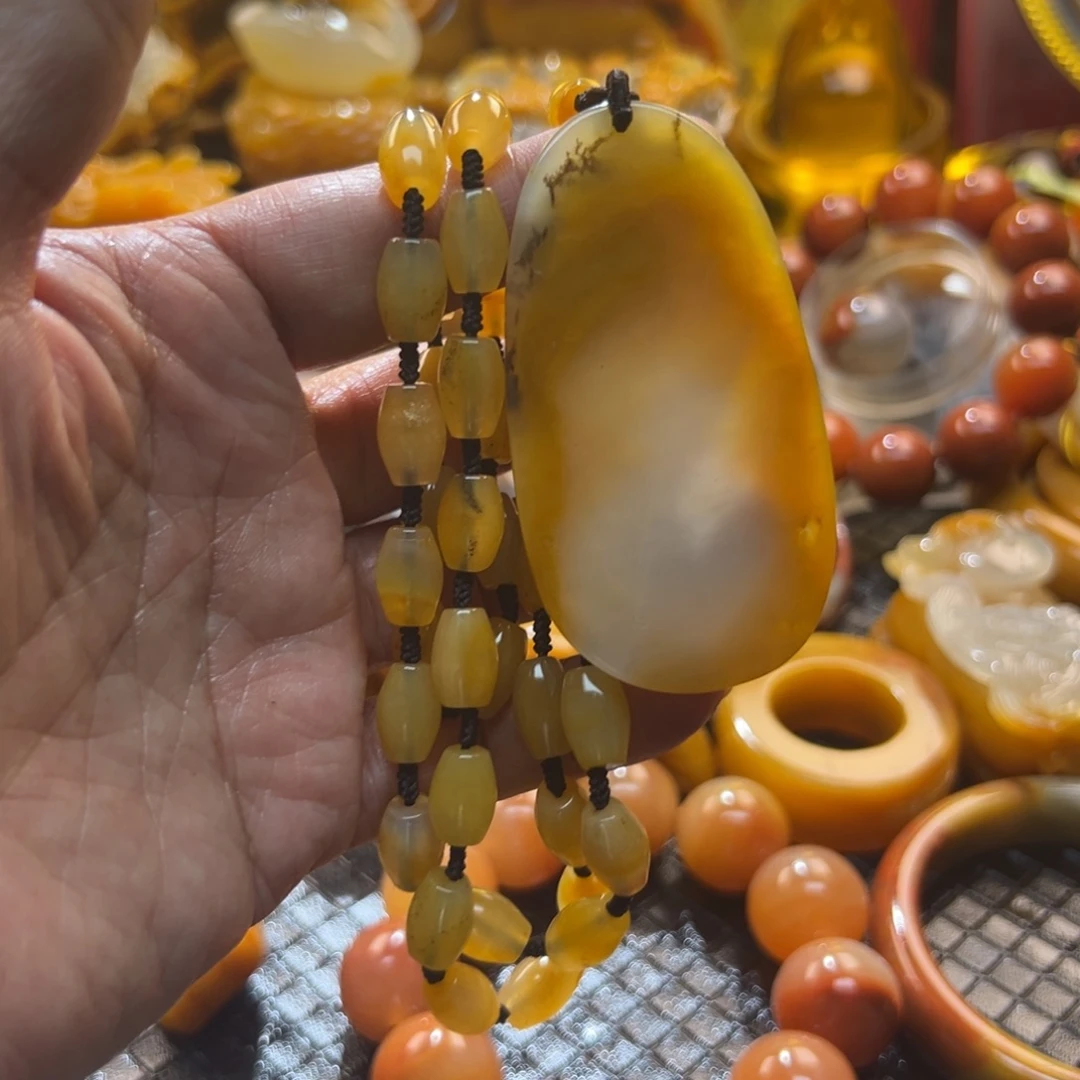 石英质玉未镶嵌颈饰