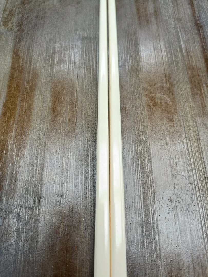 1049号白色塑料工艺品筷子随机发一