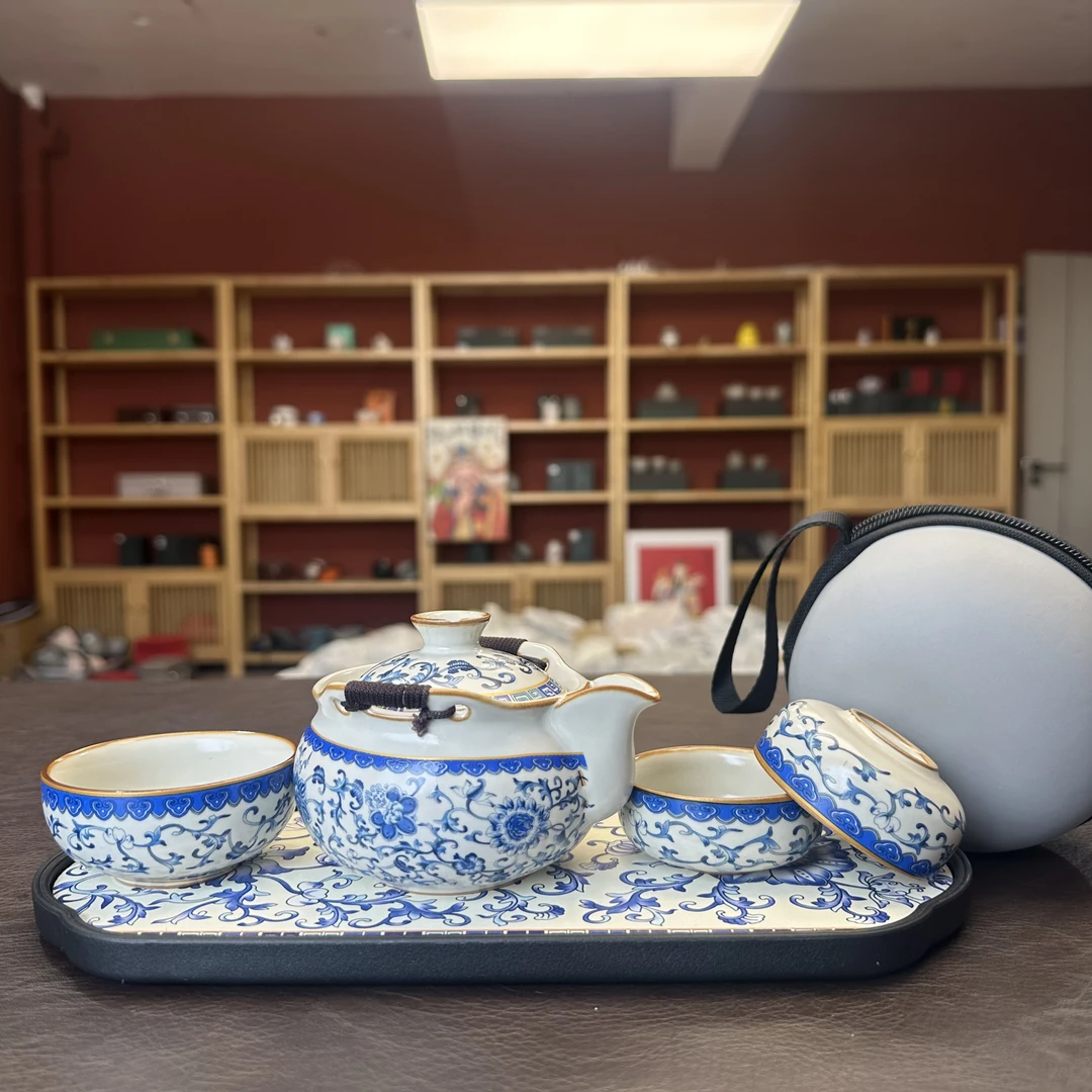 青花缠枝莲 宝瓶 (带茶盘) zh003