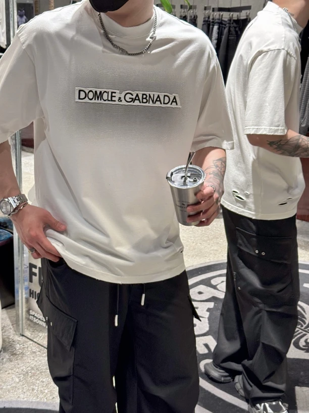 dG潮牌/2025 夏季新款 贴布刺绣渐变喷绘 时髦短袖T恤男款