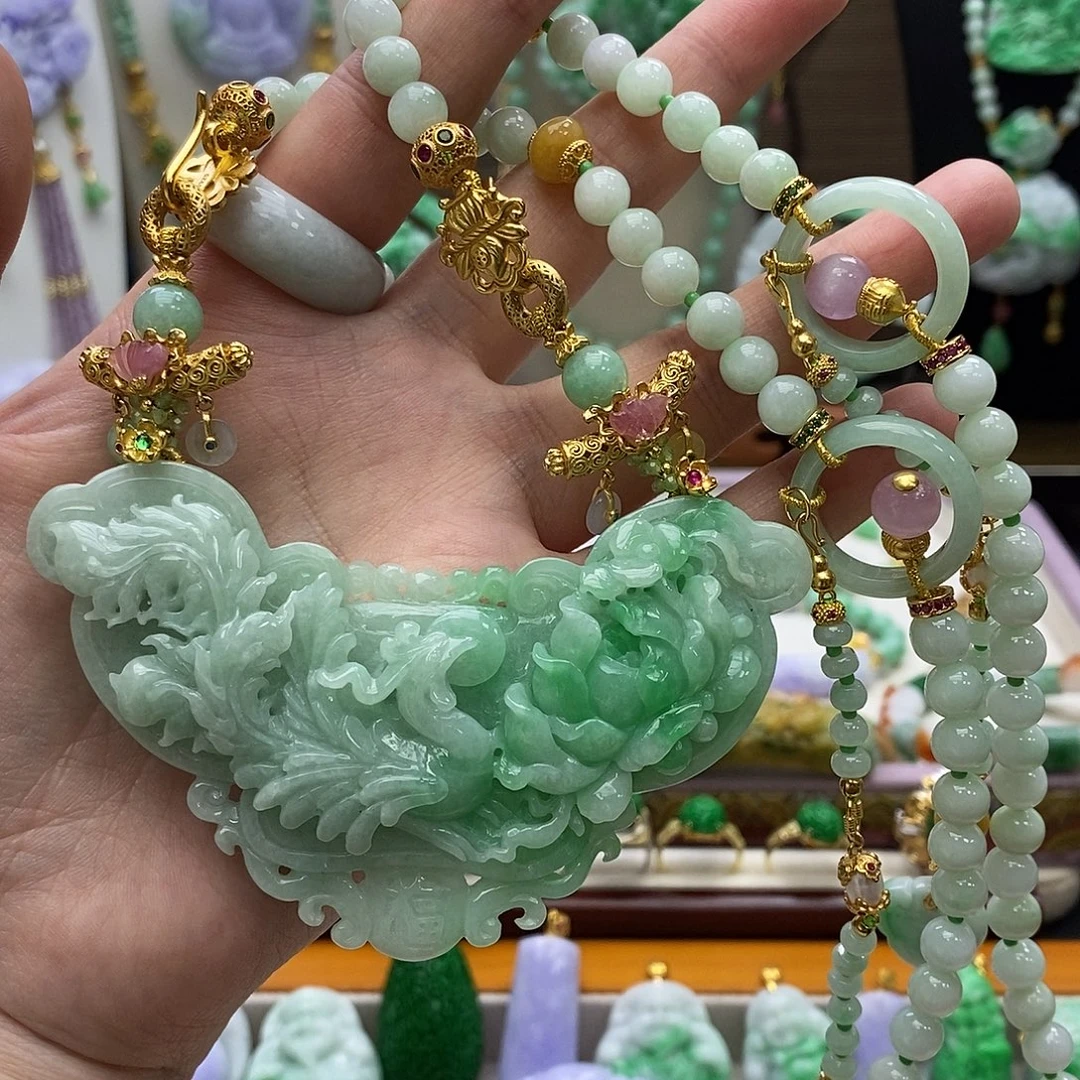 翡翠未镶嵌颈饰吊坠