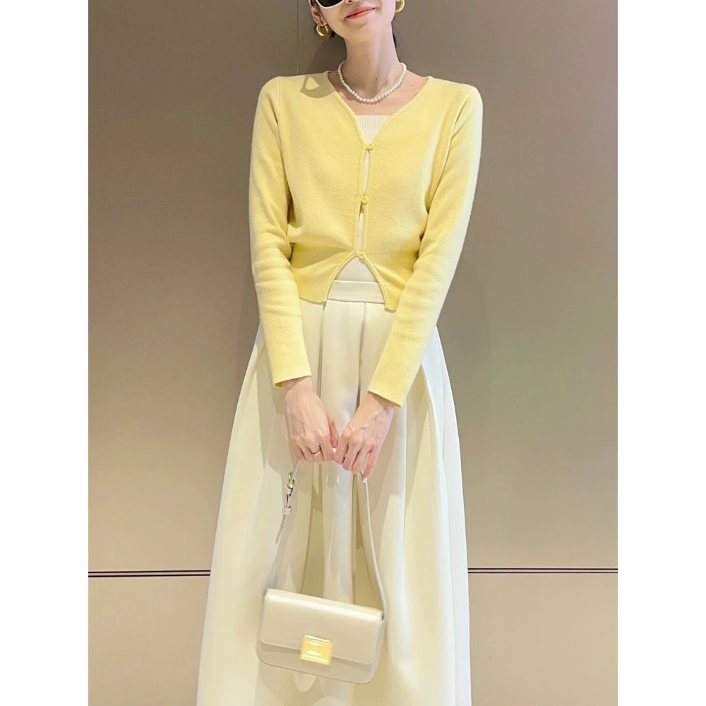 巨喜欢这件！奶黄色针织开衫女2025早秋百搭薄款简约短款毛衣外套