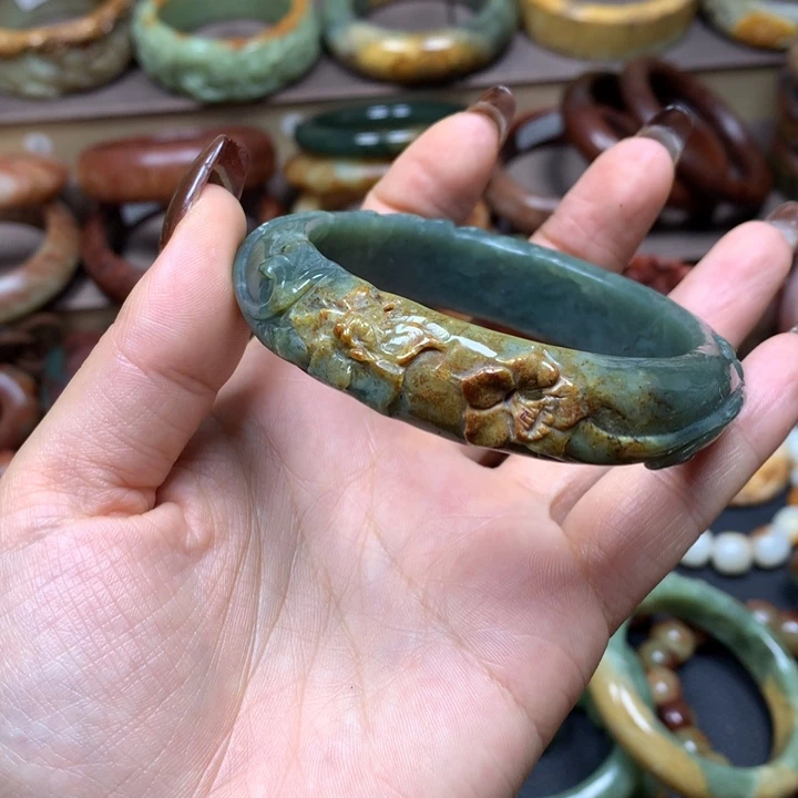 岫岩河磨玉（透闪石质玉）未镶嵌手镯河磨玉雕花手镯福利