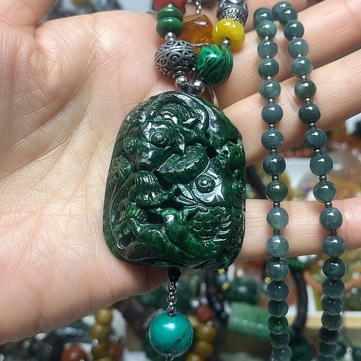 翡翠未镶嵌吊坠(赠链)
