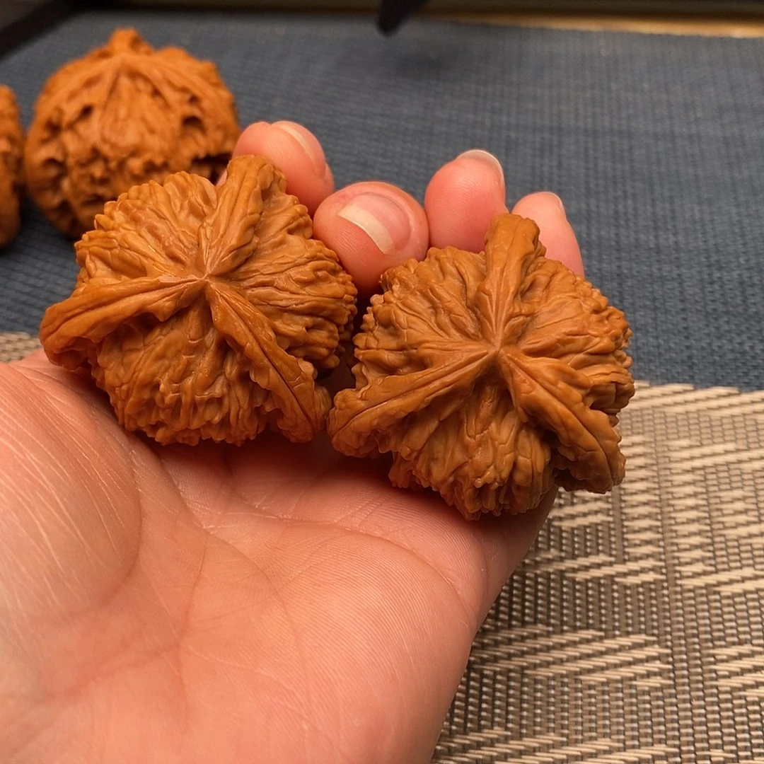 宝***子文玩核桃吊坠三棱