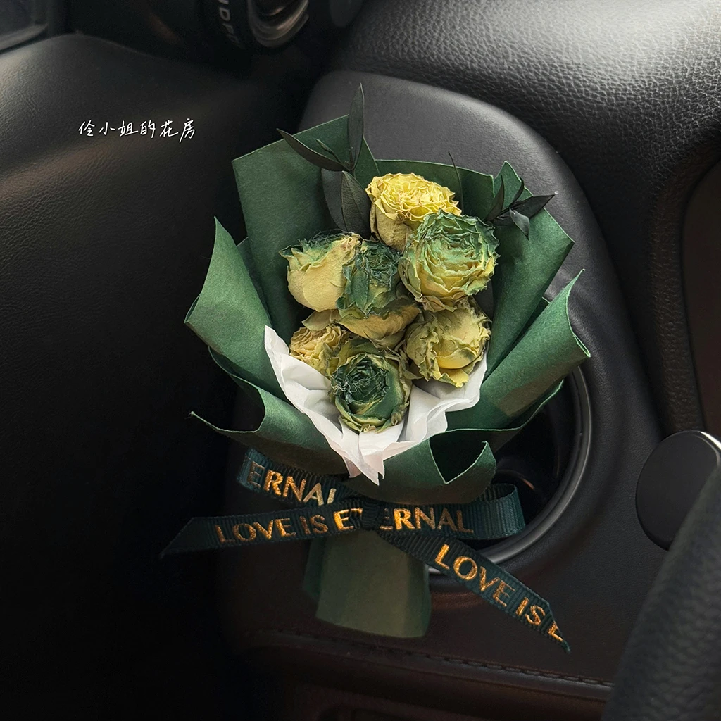 车载香薰干花女生汽车内饰装饰出风口摆件迷你小花束车内精致玫瑰