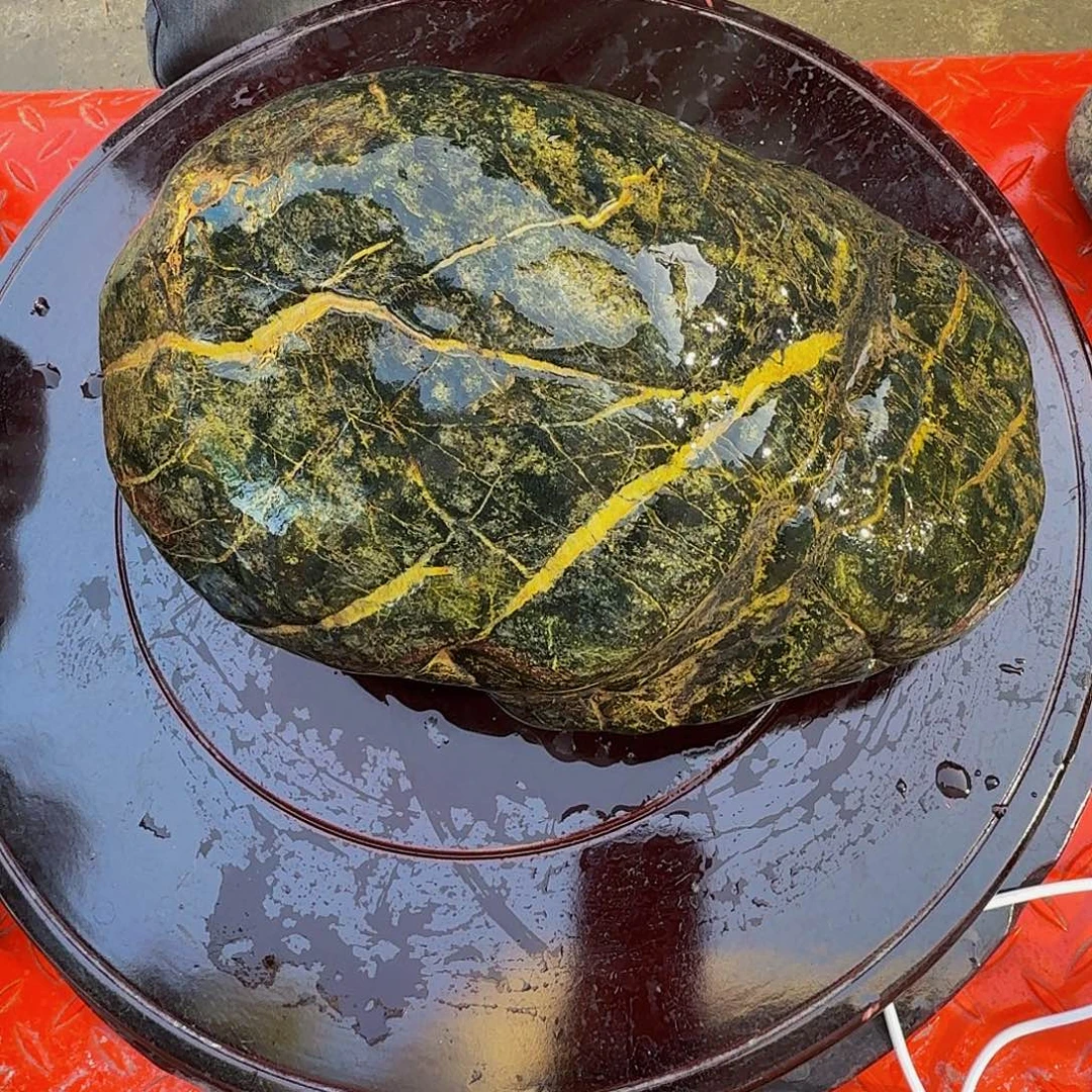 倍***赵蛇纹石玉未镶嵌天然原石摆件工艺