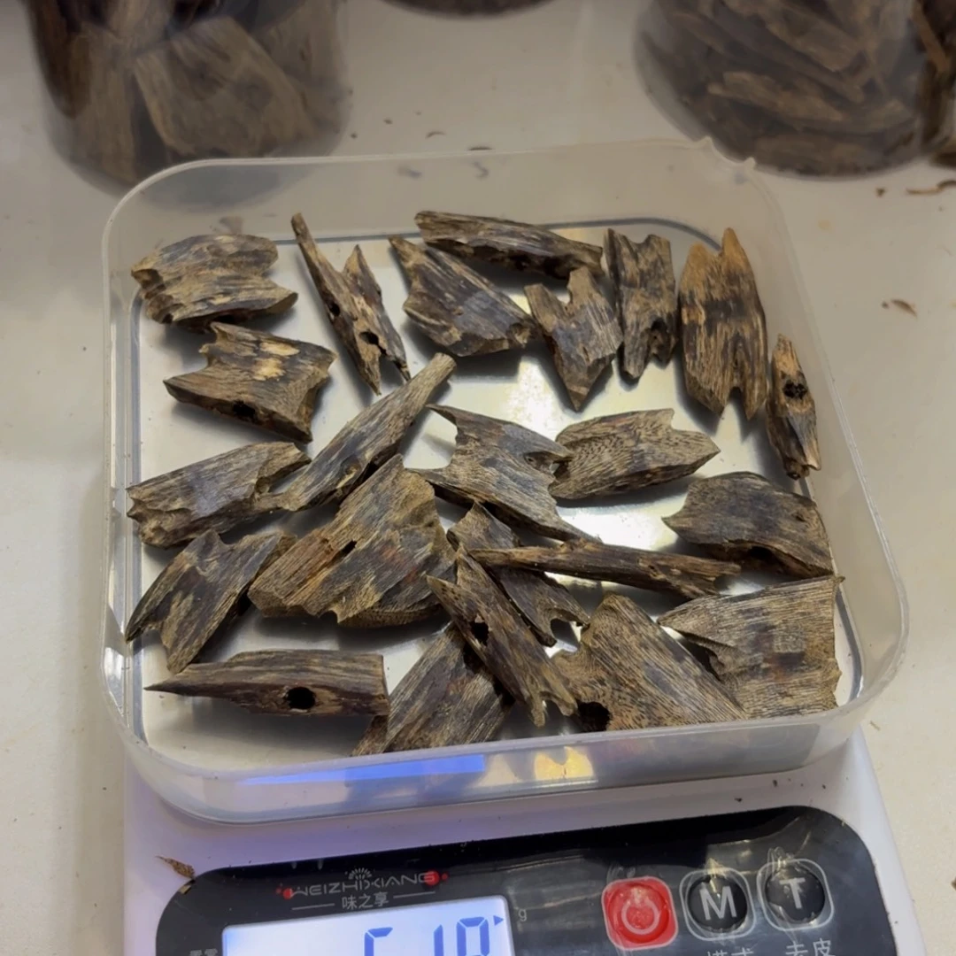 凡***凡沉香沉香碎屑凹身50克